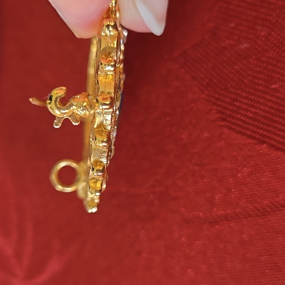 Beautiful Goldtone Menorah Brooch/ Pendant - Picture 4 of 4